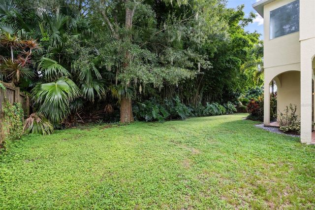 4117 WOODACRE LANE, Tampa, FL 33624