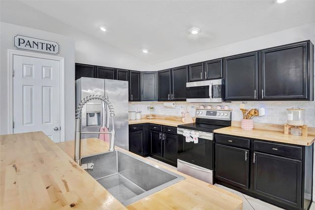8335 ADELE ROAD, Lakeland, FL 33810