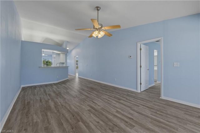 876 Gulf Pavilion DR 202, Naples, FL 34108