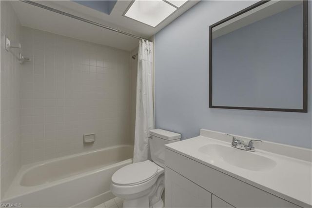 876 Gulf Pavilion DR 202, Naples, FL 34108