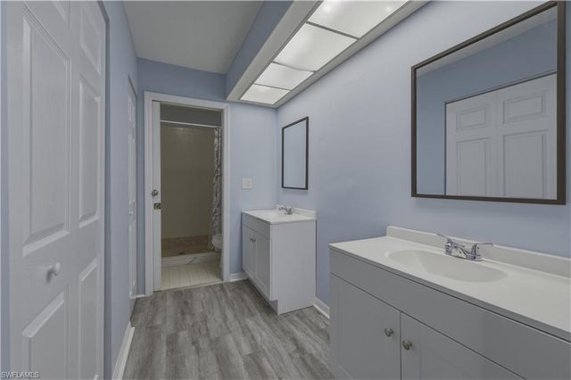 876 Gulf Pavilion DR 202, Naples, FL 34108