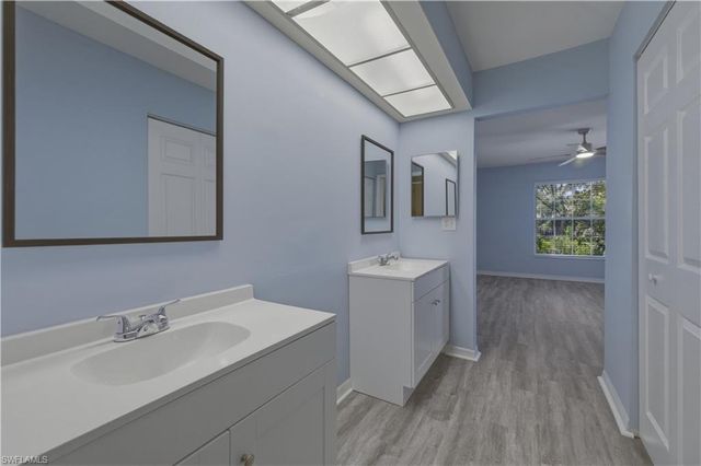 876 Gulf Pavilion DR 202, Naples, FL 34108