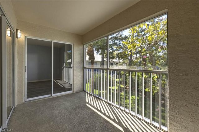 876 Gulf Pavilion DR 202, Naples, FL 34108