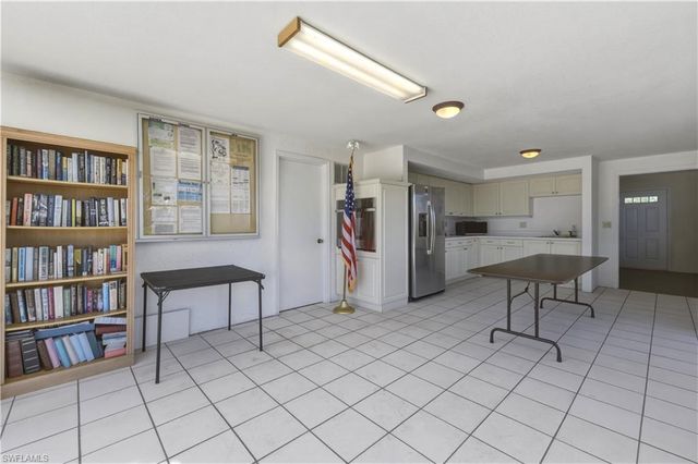 876 Gulf Pavilion DR 202, Naples, FL 34108