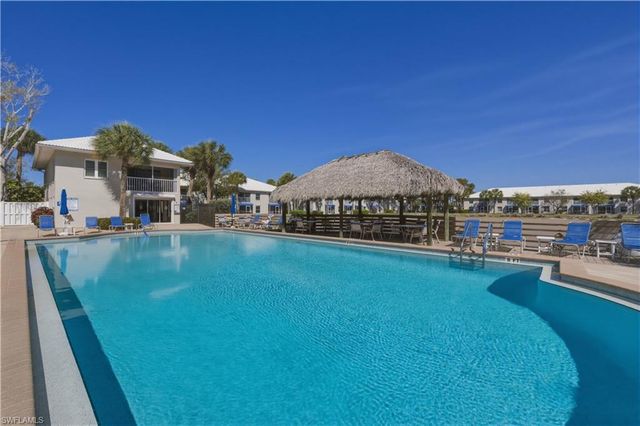 876 Gulf Pavilion DR 202, Naples, FL 34108