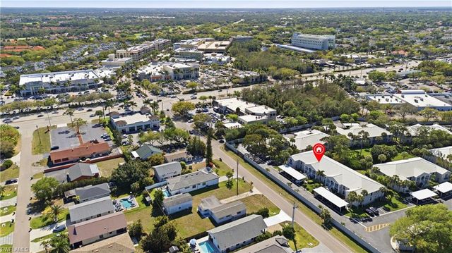 876 Gulf Pavilion DR 202, Naples, FL 34108