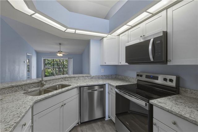 876 Gulf Pavilion DR 202, Naples, FL 34108