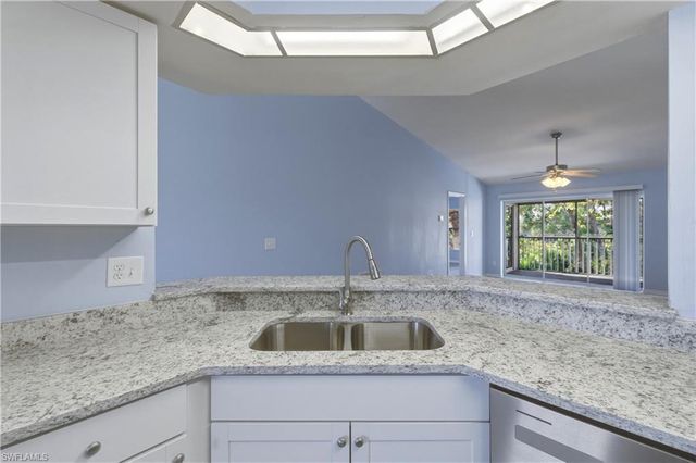 876 Gulf Pavilion DR 202, Naples, FL 34108