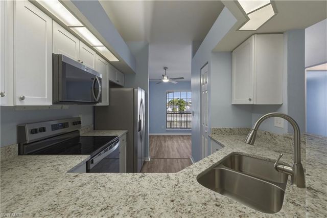 876 Gulf Pavilion DR 202, Naples, FL 34108