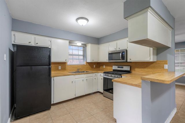 1204 Crescent Boulevard, Cleveland, TX 77327