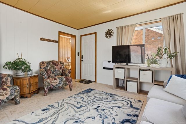 2073 Hawthorne Road, Grosse Pointe Woods, MI 48236