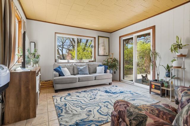 2073 Hawthorne Road, Grosse Pointe Woods, MI 48236