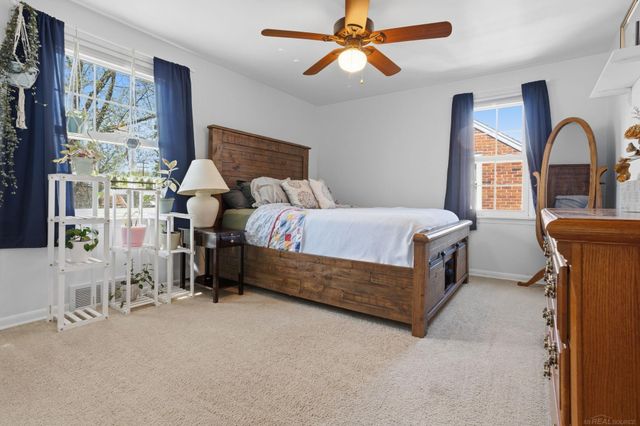 2073 Hawthorne Road, Grosse Pointe Woods, MI 48236