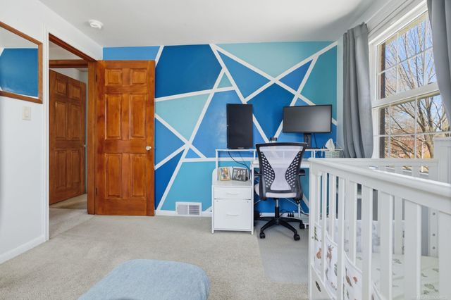 2073 Hawthorne Road, Grosse Pointe Woods, MI 48236