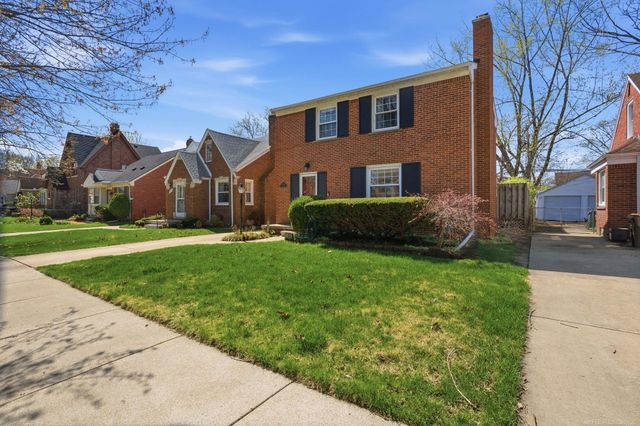 2073 Hawthorne Road, Grosse Pointe Woods, MI 48236