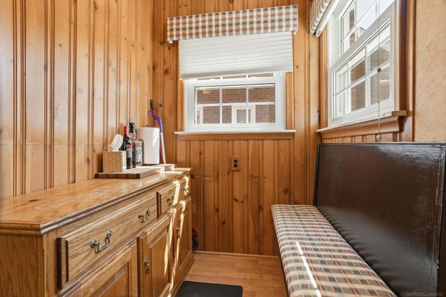 2073 Hawthorne Road, Grosse Pointe Woods, MI 48236