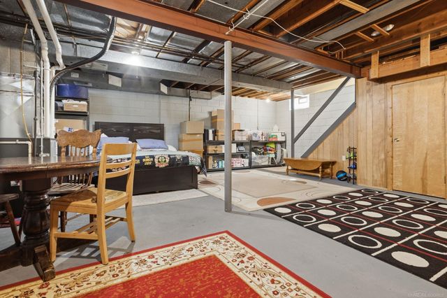 2073 Hawthorne Road, Grosse Pointe Woods, MI 48236