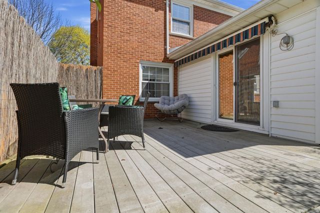 2073 Hawthorne Road, Grosse Pointe Woods, MI 48236