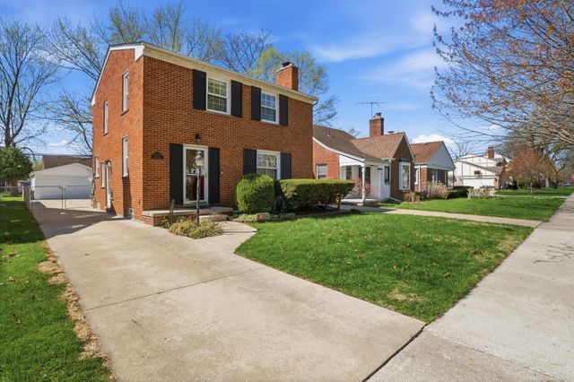 2073 Hawthorne Road, Grosse Pointe Woods, MI 48236