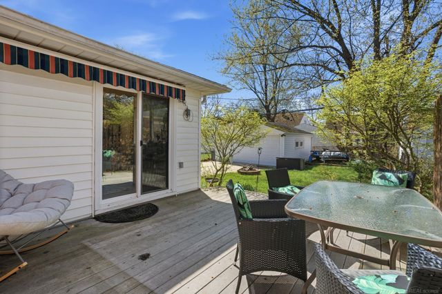 2073 Hawthorne Road, Grosse Pointe Woods, MI 48236