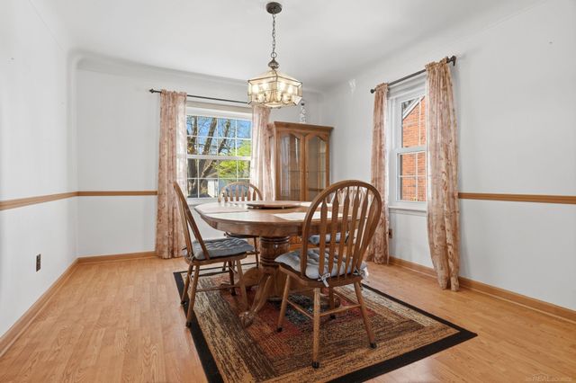 2073 Hawthorne Road, Grosse Pointe Woods, MI 48236