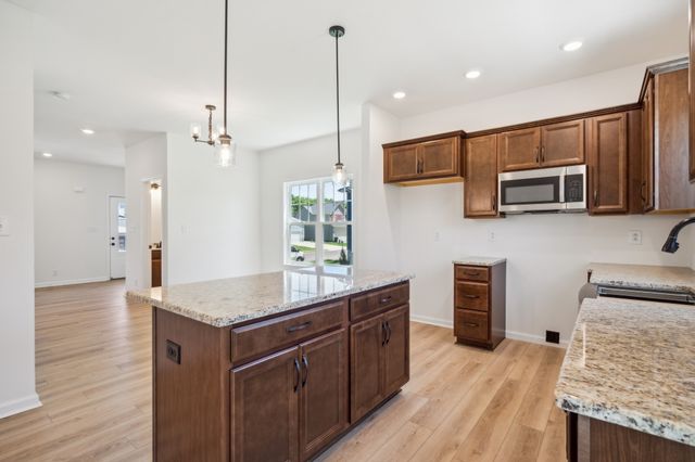 1425 Isaiah Dr, Clarksville, TN 37042