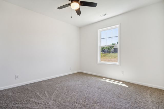 1425 Isaiah Dr, Clarksville, TN 37042