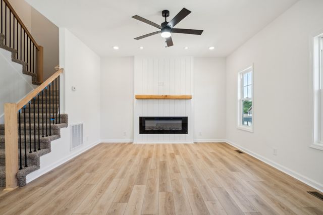 1425 Isaiah Dr, Clarksville, TN 37042