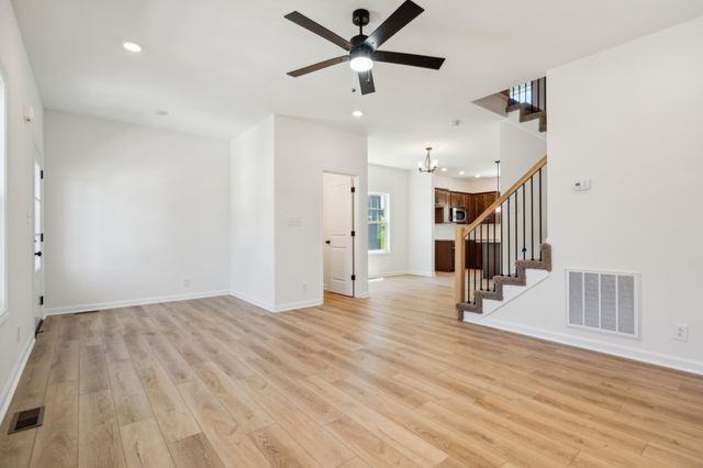 1425 Isaiah Dr, Clarksville, TN 37042