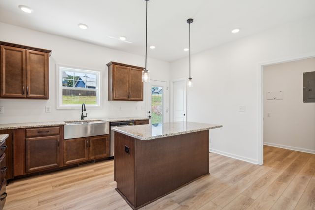 1425 Isaiah Dr, Clarksville, TN 37042