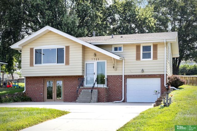 7721 S 42nd Street, Bellevue, NE 68147