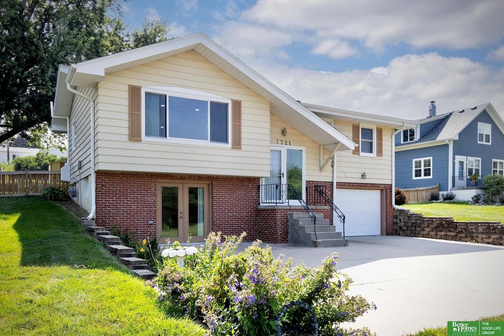 7721 S 42nd Street, Bellevue, NE 68147