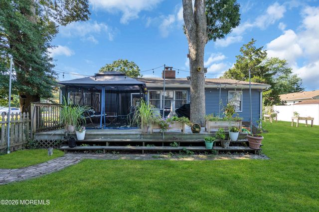 594 Robinhood Road, Brick, NJ 08724