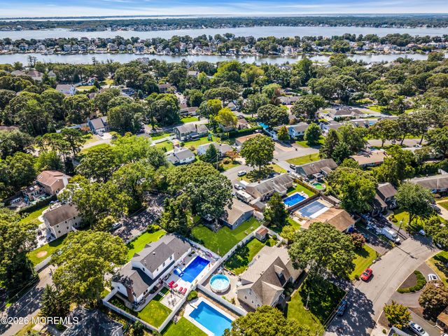 594 Robinhood Road, Brick, NJ 08724
