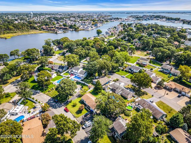 594 Robinhood Road, Brick, NJ 08724