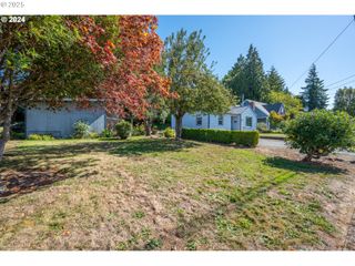 227 BORDER St, Myrtle Point, OR 97458
