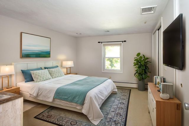88 Elm St, Milton, MA 02186