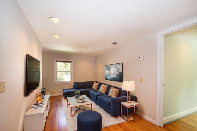88 Elm St, Milton, MA 02186
