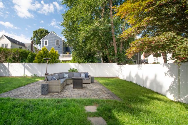 88 Elm St, Milton, MA 02186