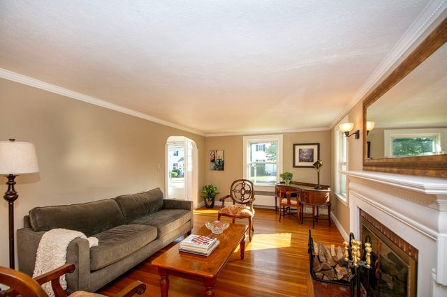 88 Elm St, Milton, MA 02186