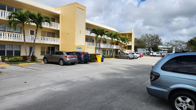 304 Wellington E 304, West Palm Beach, FL 33417