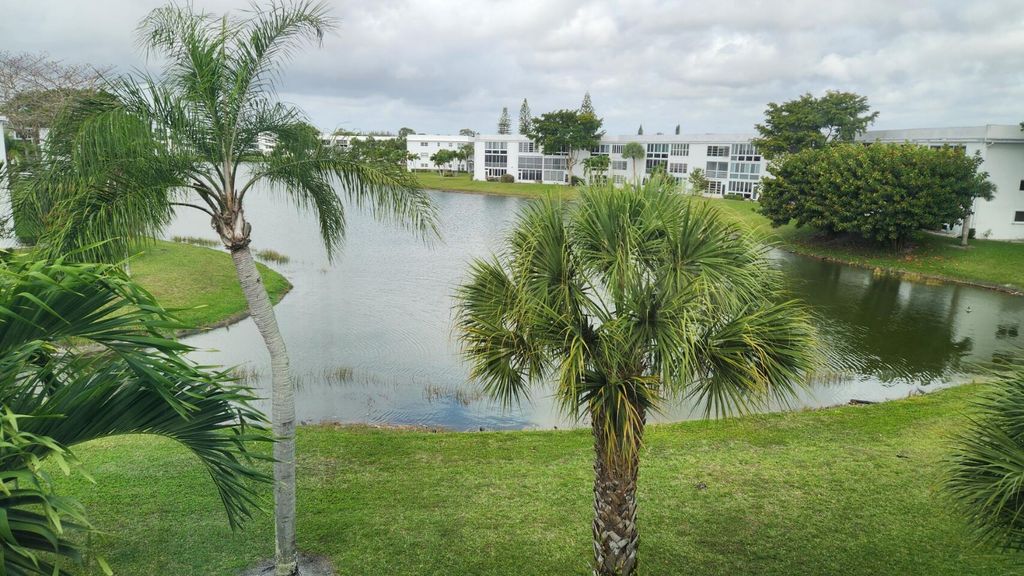 304 Wellington E 304, West Palm Beach, FL 33417