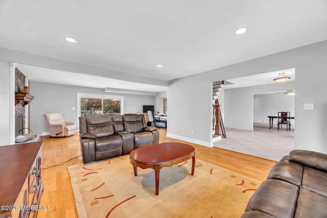 8 Glendale Drive, Manalapan, NJ 07726
