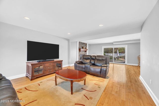 8 Glendale Drive, Manalapan, NJ 07726