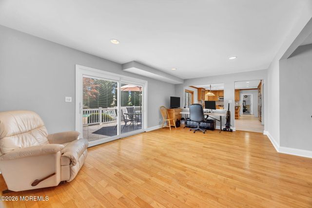 8 Glendale Drive, Manalapan, NJ 07726
