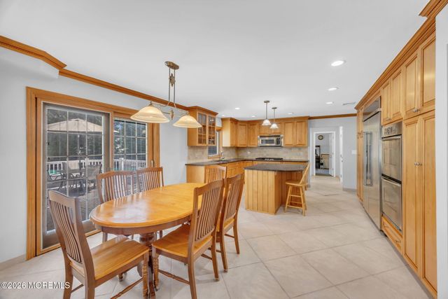 8 Glendale Drive, Manalapan, NJ 07726