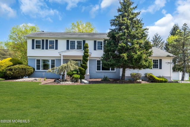 8 Glendale Drive, Manalapan, NJ 07726