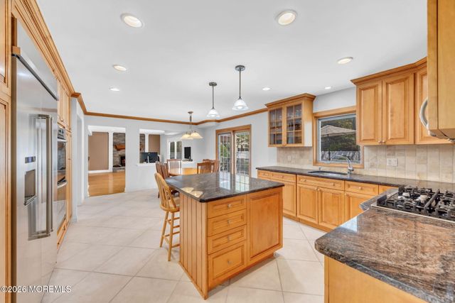 8 Glendale Drive, Manalapan, NJ 07726