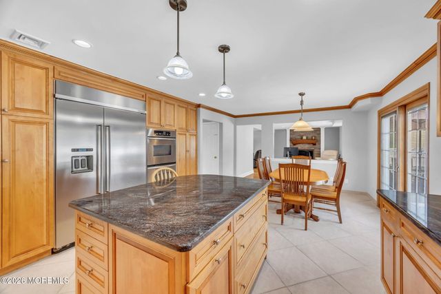 8 Glendale Drive, Manalapan, NJ 07726