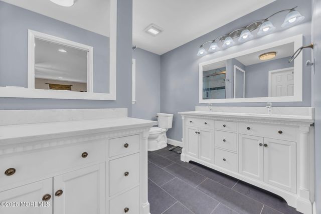 8 Glendale Drive, Manalapan, NJ 07726